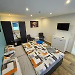 Appartement Uebernachtung An Der A2 *