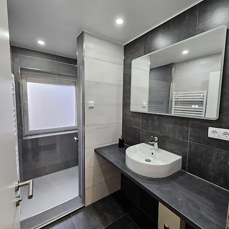 Uebernachtung An Der A2 *